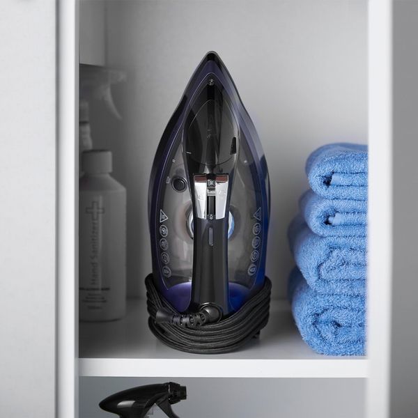 Russell Hobbs Easy Store Pro Plug & Wind Steam Iron